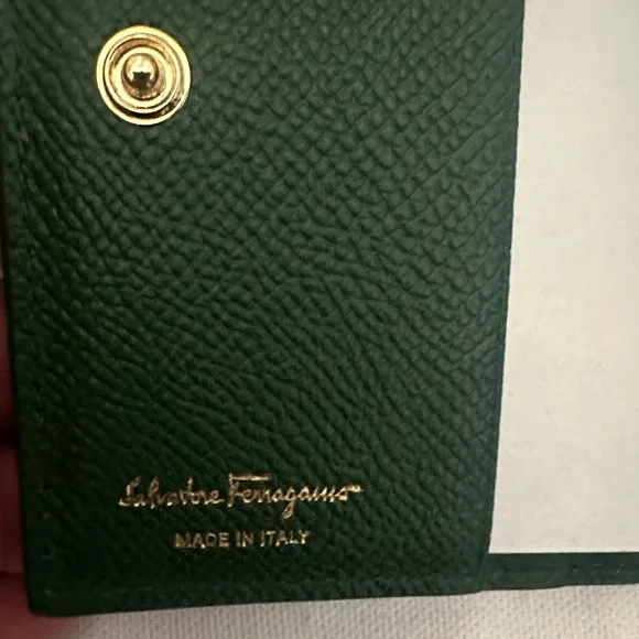 NWOT Salvatore Ferragamo Forest Green Leather Card Holder - Picture 3 of 7